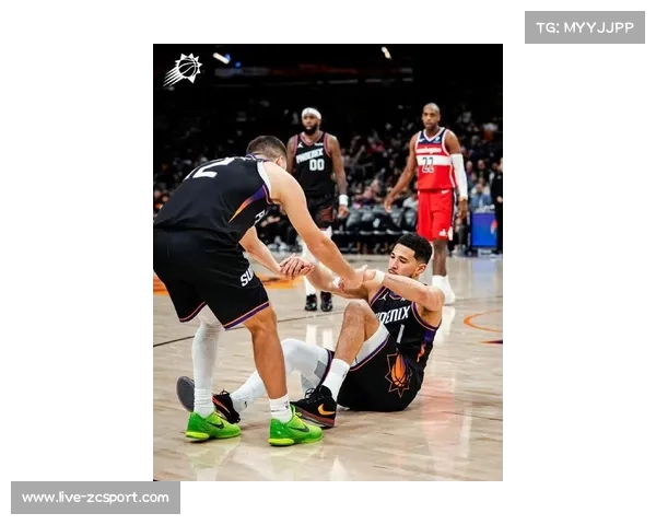 “德文·布克卫冕三分大赛冠军面临挑战，本赛季外线手感不佳但仍是有力争夺者”